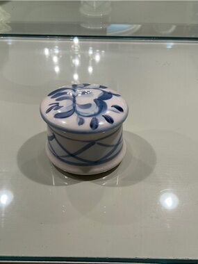 Beautiful, Mint Gail Pittman keepsake box.  Blue and creamy white.  Wonderful.